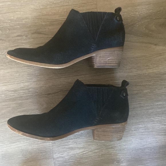 Marc Fisher Wilde Ankle Boots - Picture 5 of 9